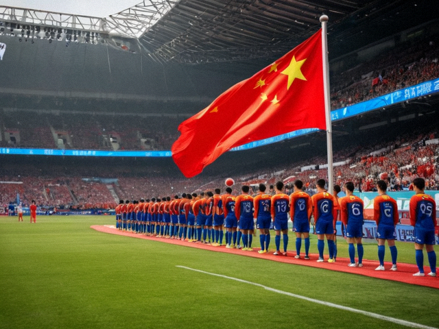 中超联赛开幕式现场，球员列队入场，球场中央摆放赛事旗帜